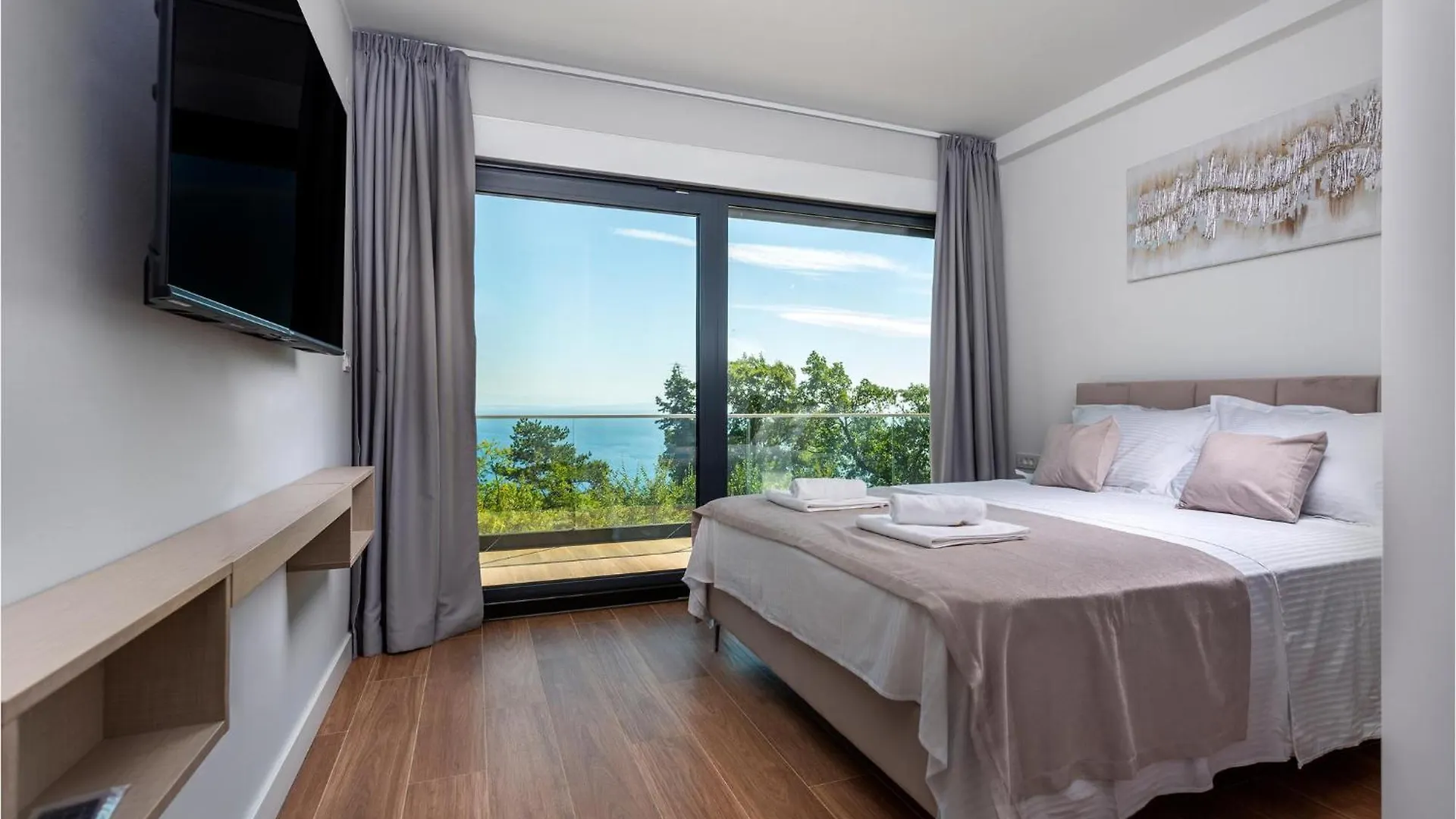 Beautiful Home In Opric With Wifi