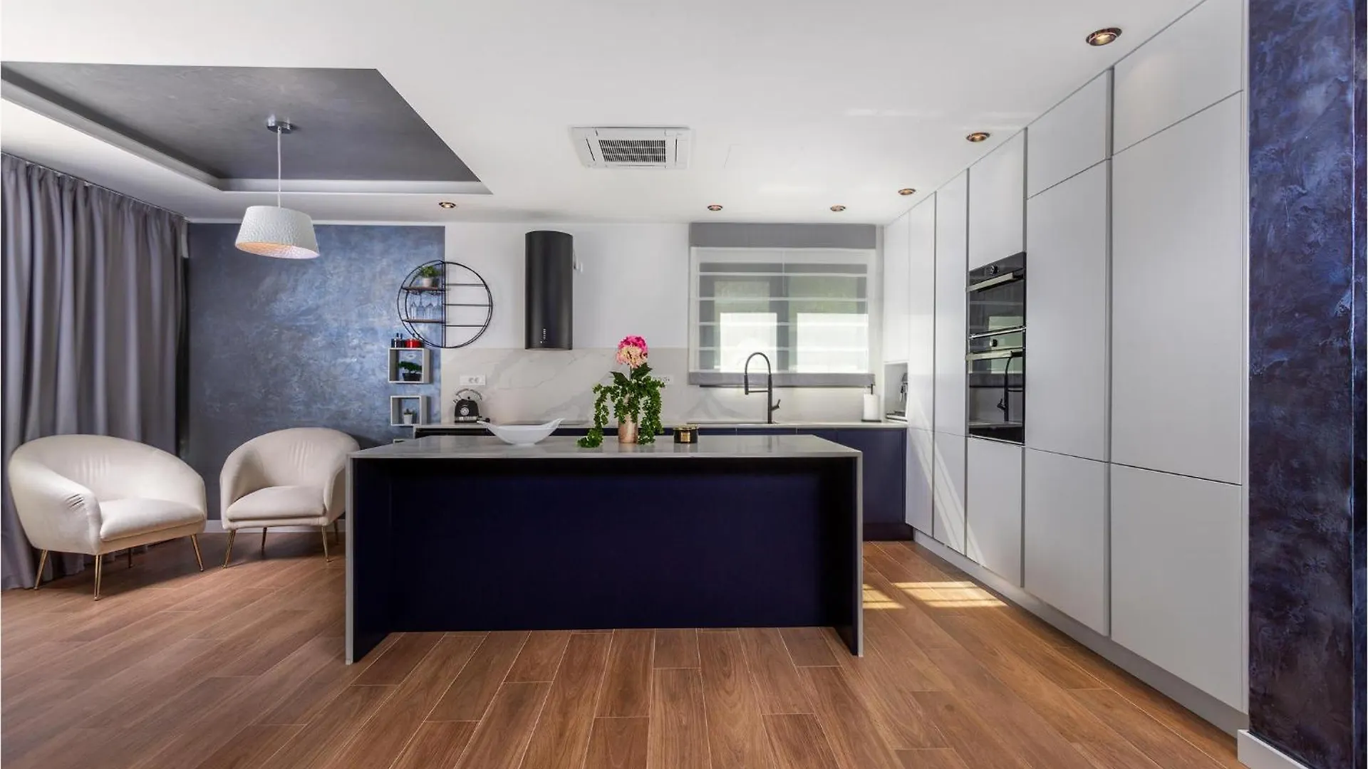Beautiful Home In Opric With Wifi 0*,